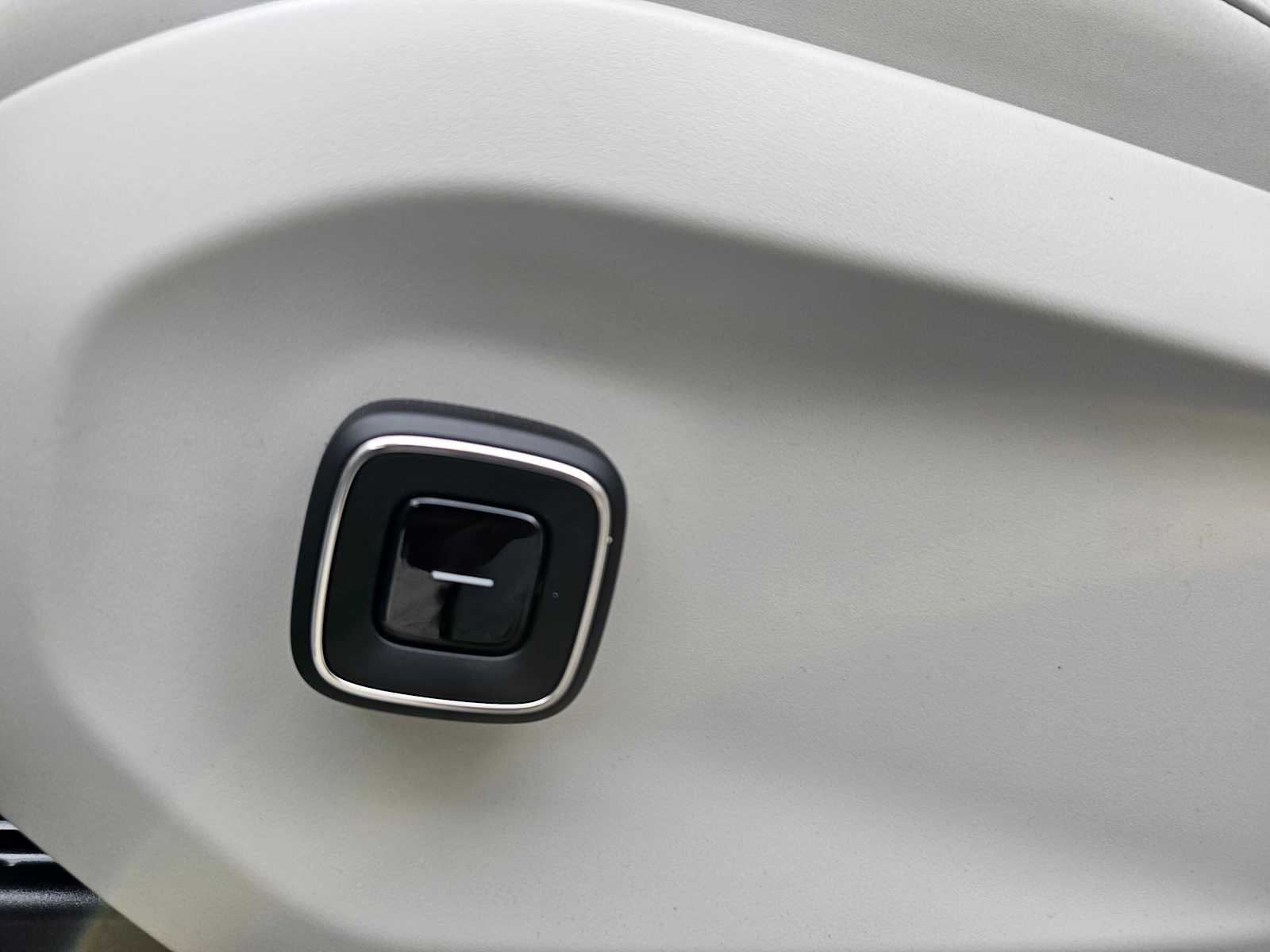 2025 Volvo EX90 Ultra - Photo 27