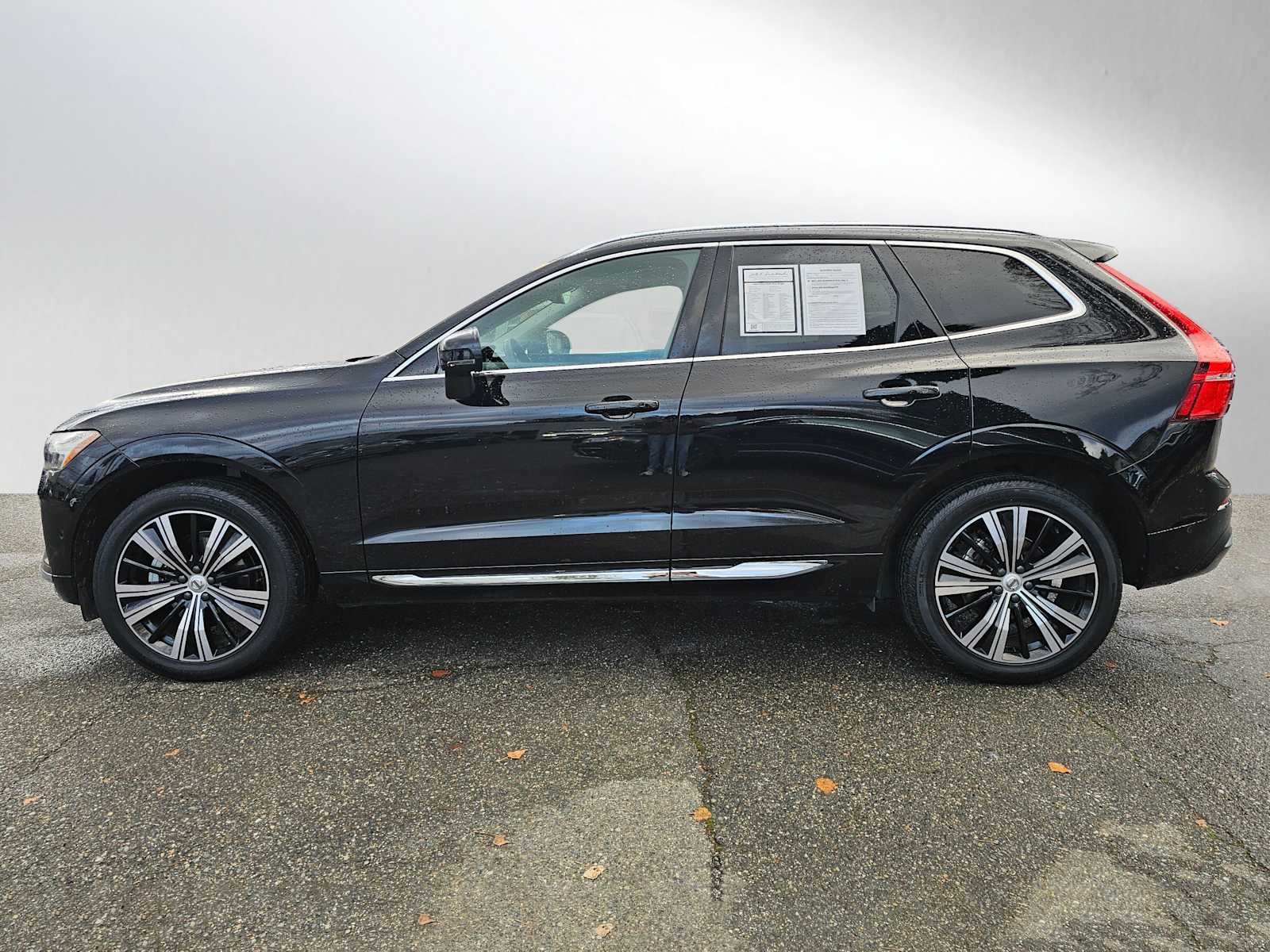 2023 Volvo XC60 B5 Plus photo 3
