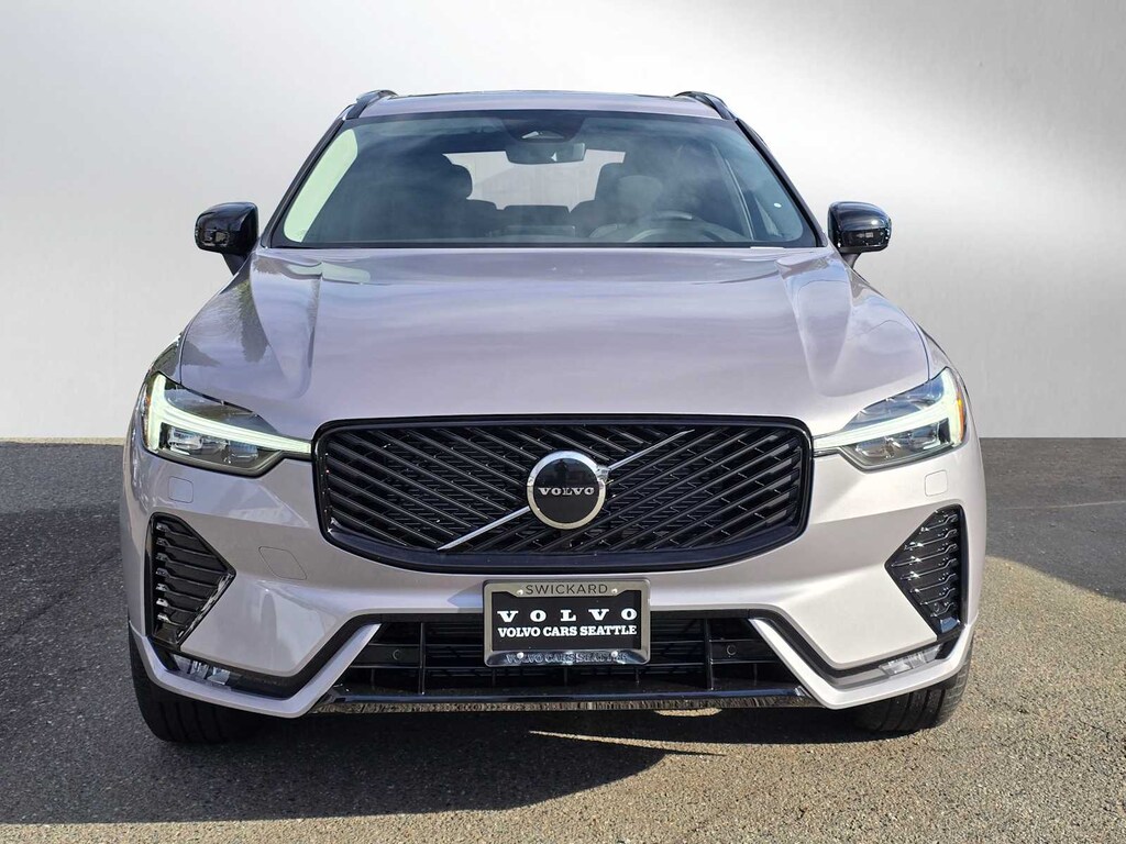New 2026 Volvo XC60 B5 Core SUV