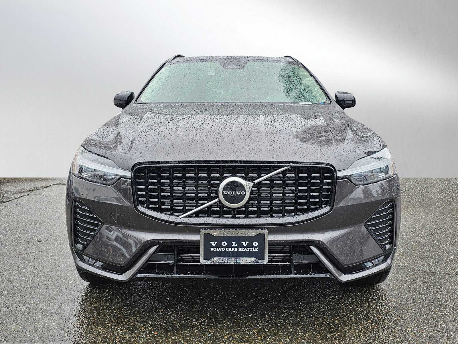 2025 Volvo XC60 B5 Core photo 2