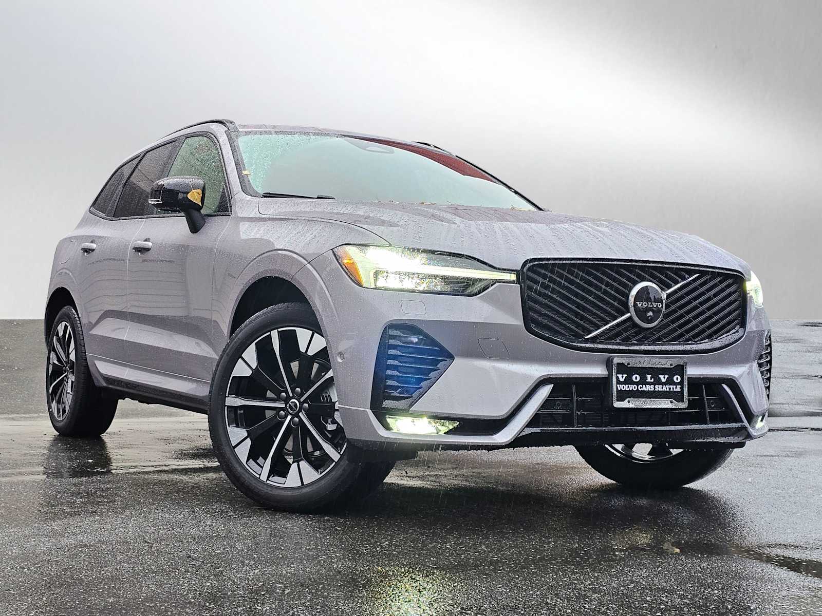 2026 Volvo XC60 Plus's photo