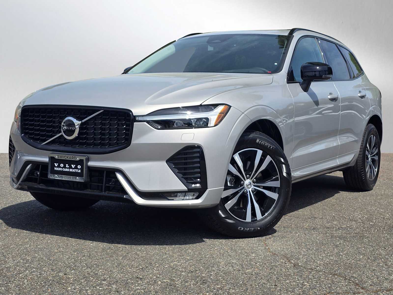 2025 Volvo XC60 B5 Core photo 3