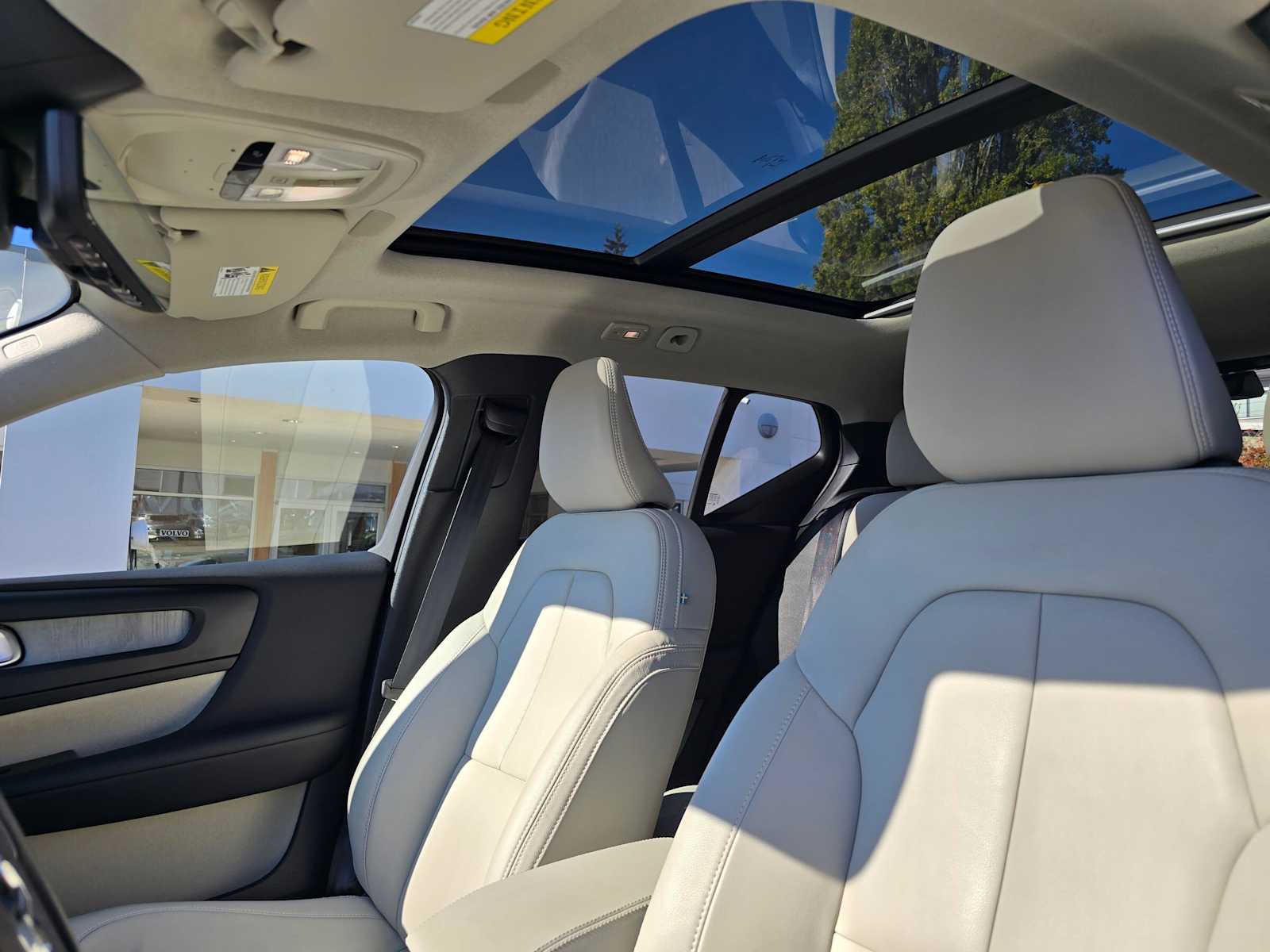 2026 Volvo XC40 Plus - Photo 21