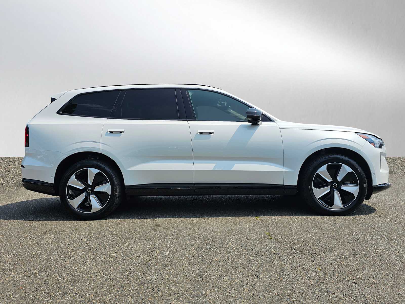 2025 Volvo EX90 Plus - Photo 8