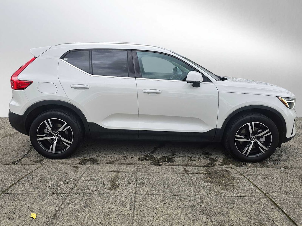 Certified 2025 Volvo XC40 B5 Core Bright Theme SUV