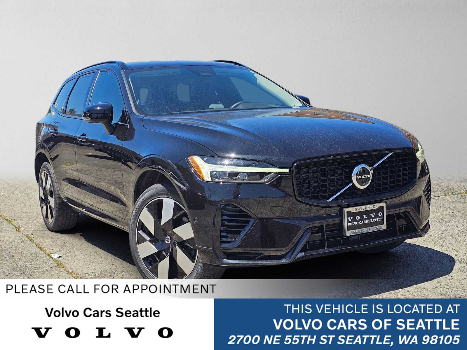 2025 Volvo XC60 T8 Plus Dark AWD's photo