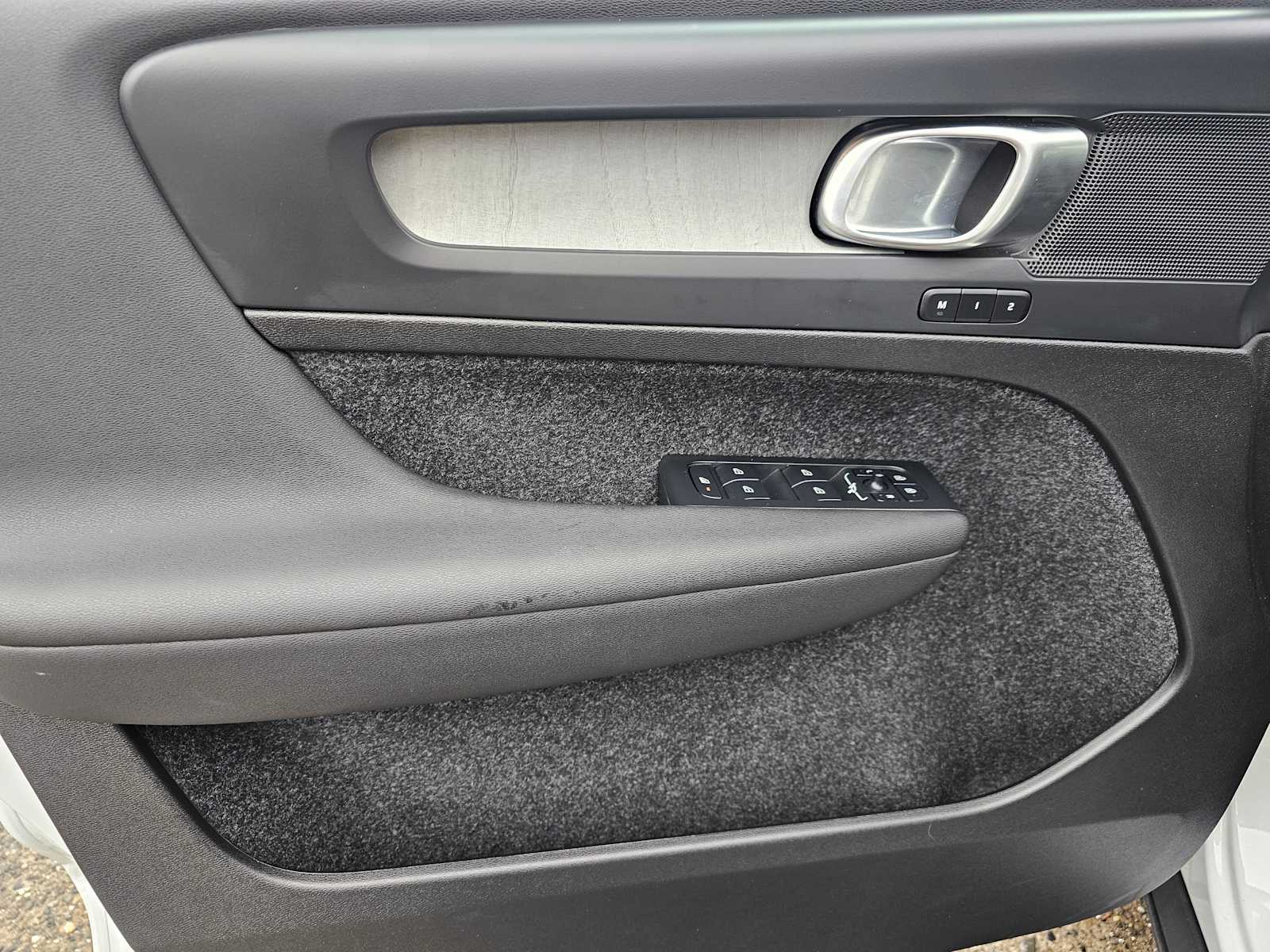 2025 Volvo XC40 Core - Photo 26