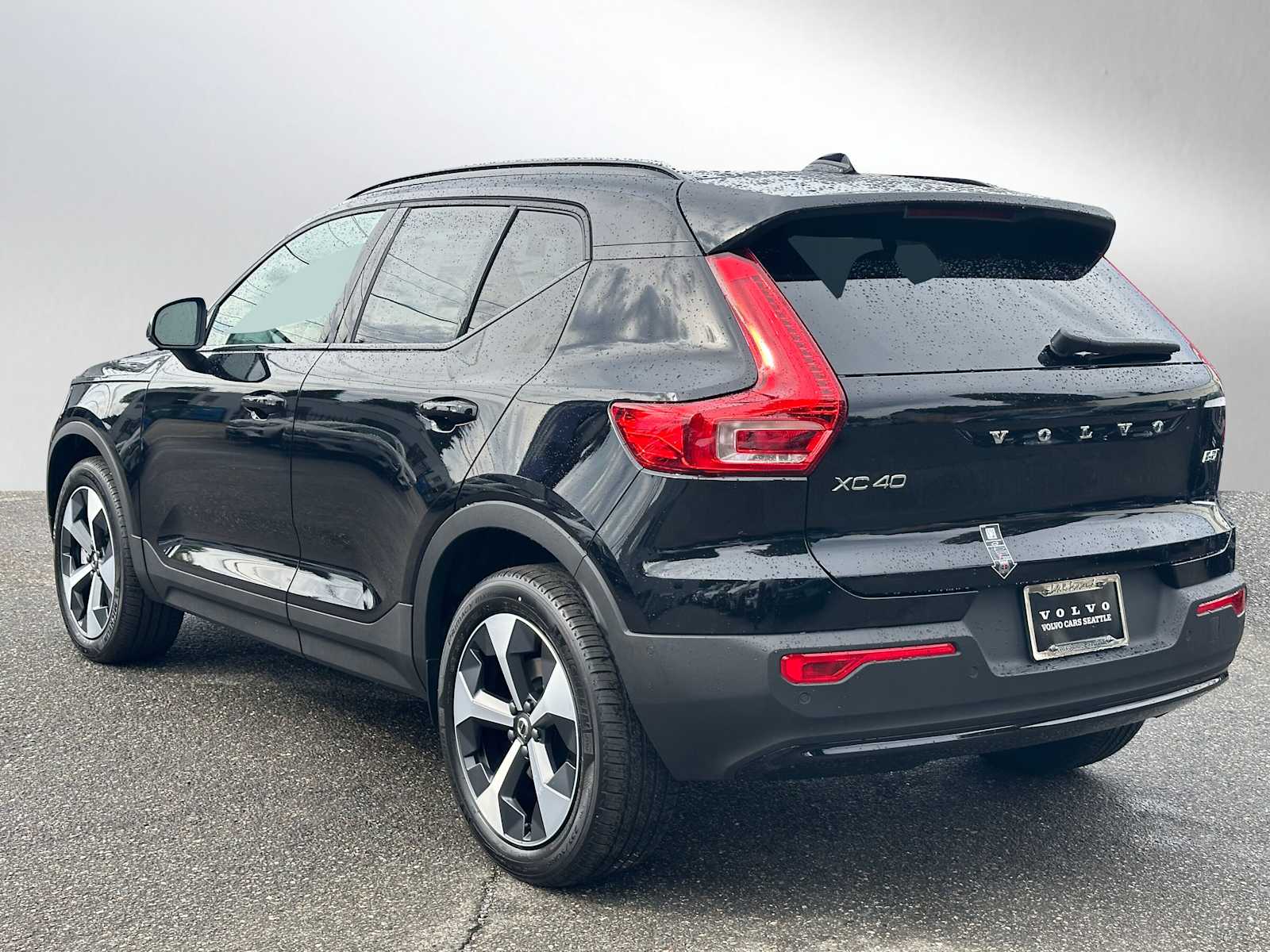 2025 Volvo XC40 Plus photo 3