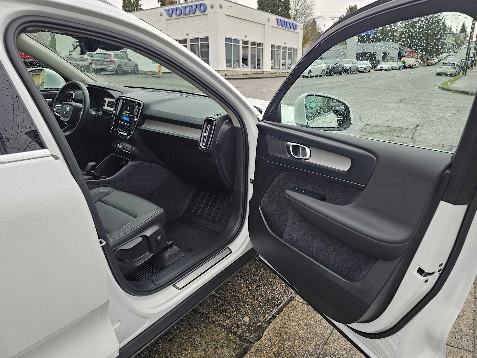 2025 Volvo XC40 Core - Photo 10