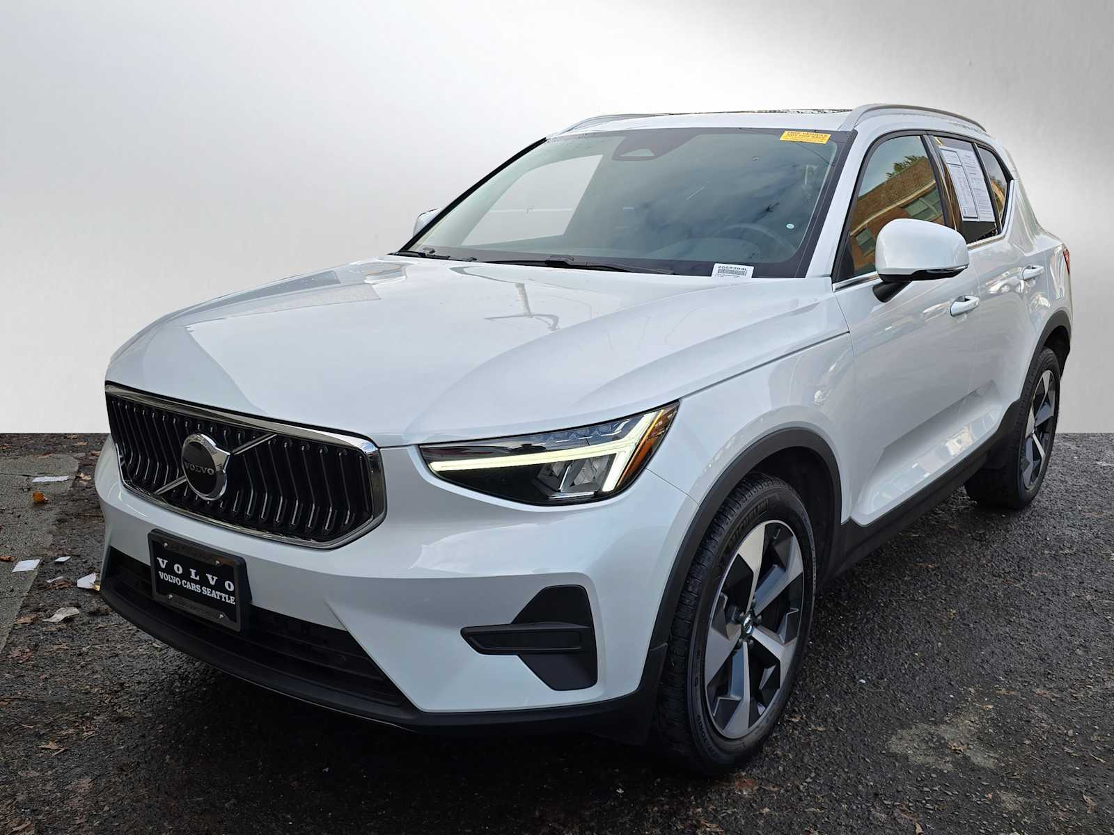 2025 Volvo XC40 Core - Photo 6