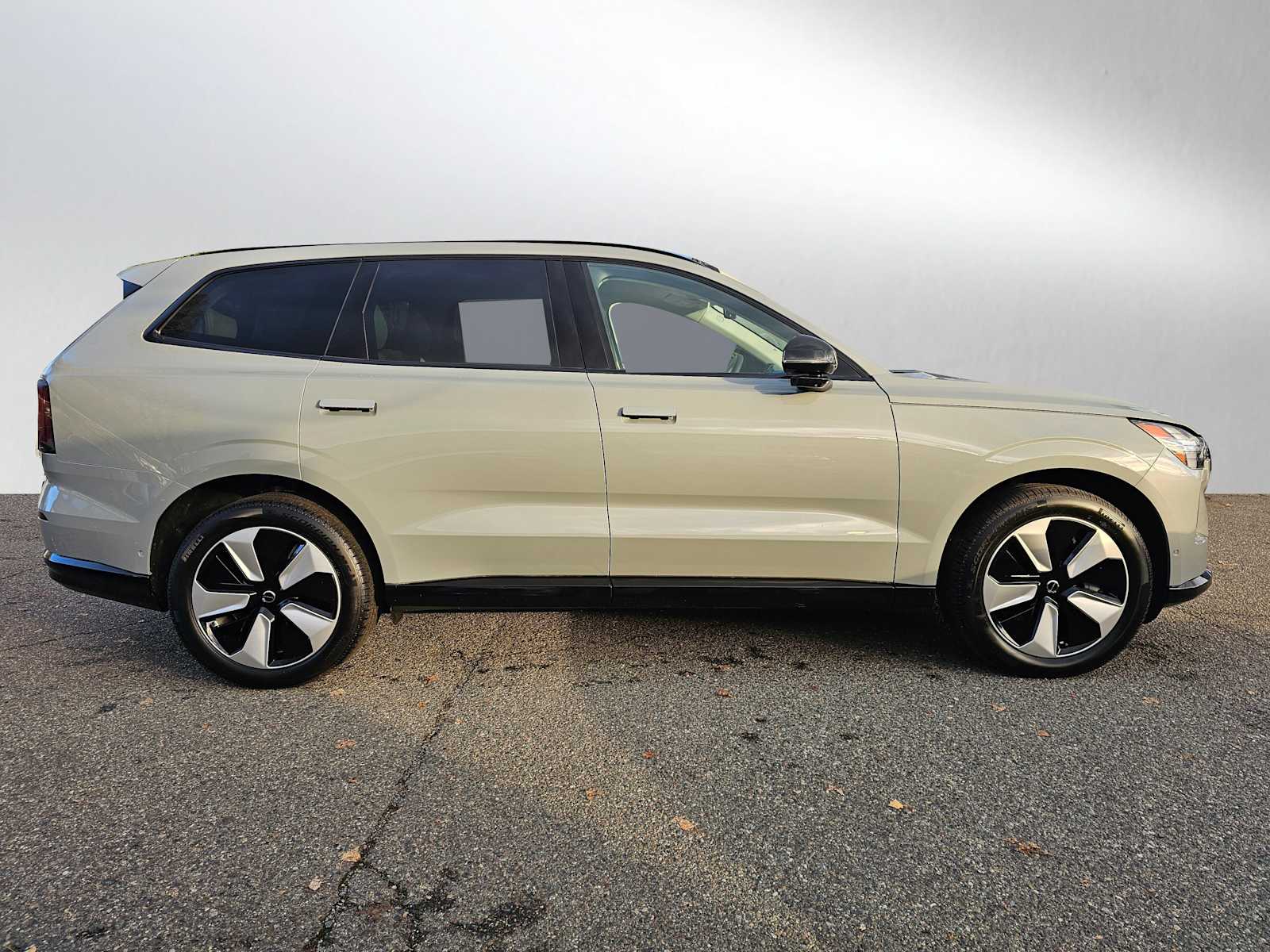 2025 Volvo EX90 Plus - Photo 8