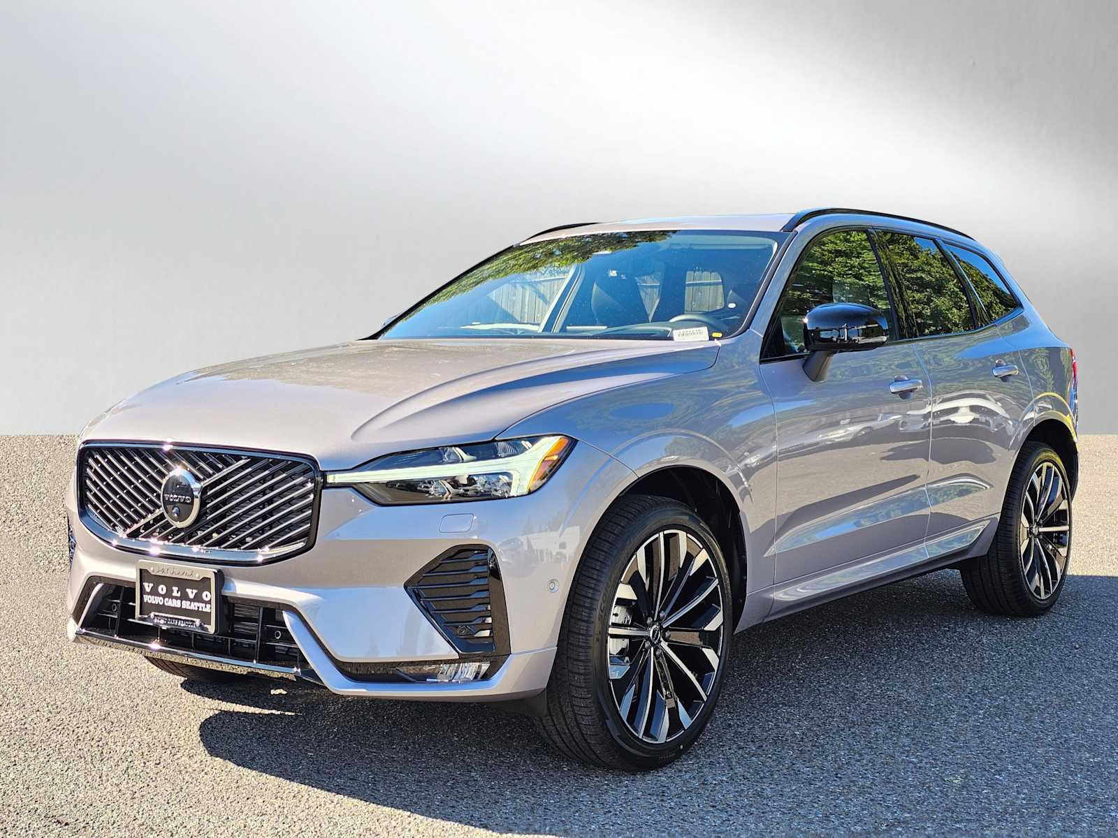 2026 Volvo XC60 B5 photo 3