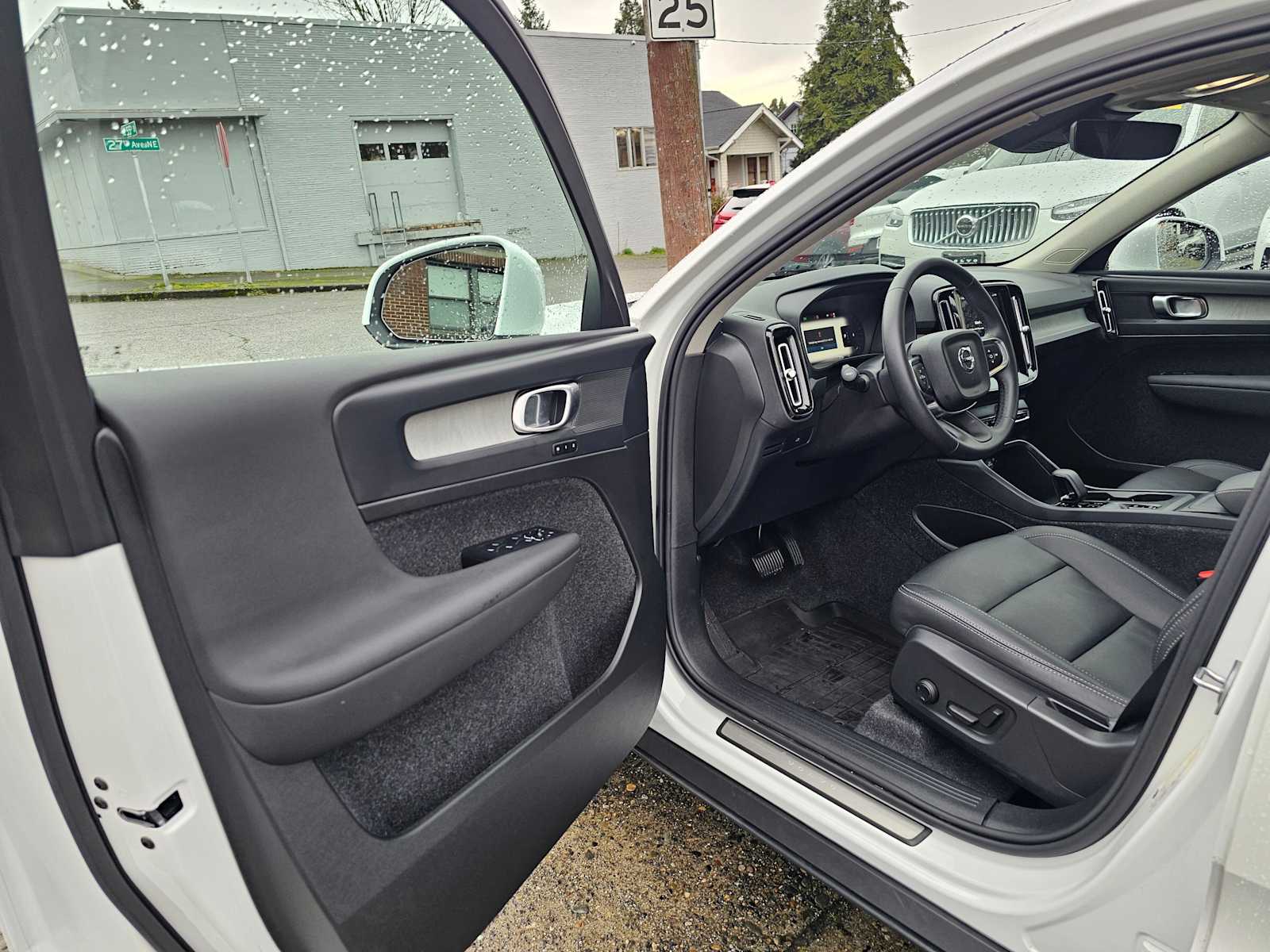 2025 Volvo XC40 Core - Photo 22