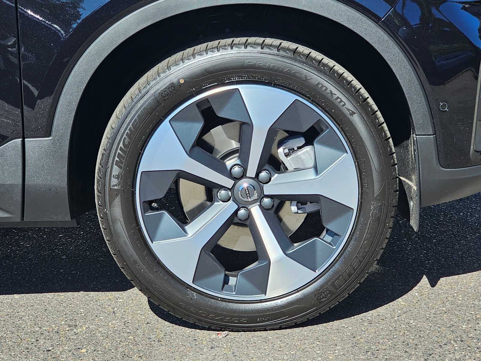 2025 Volvo XC40 Plus - Photo 9