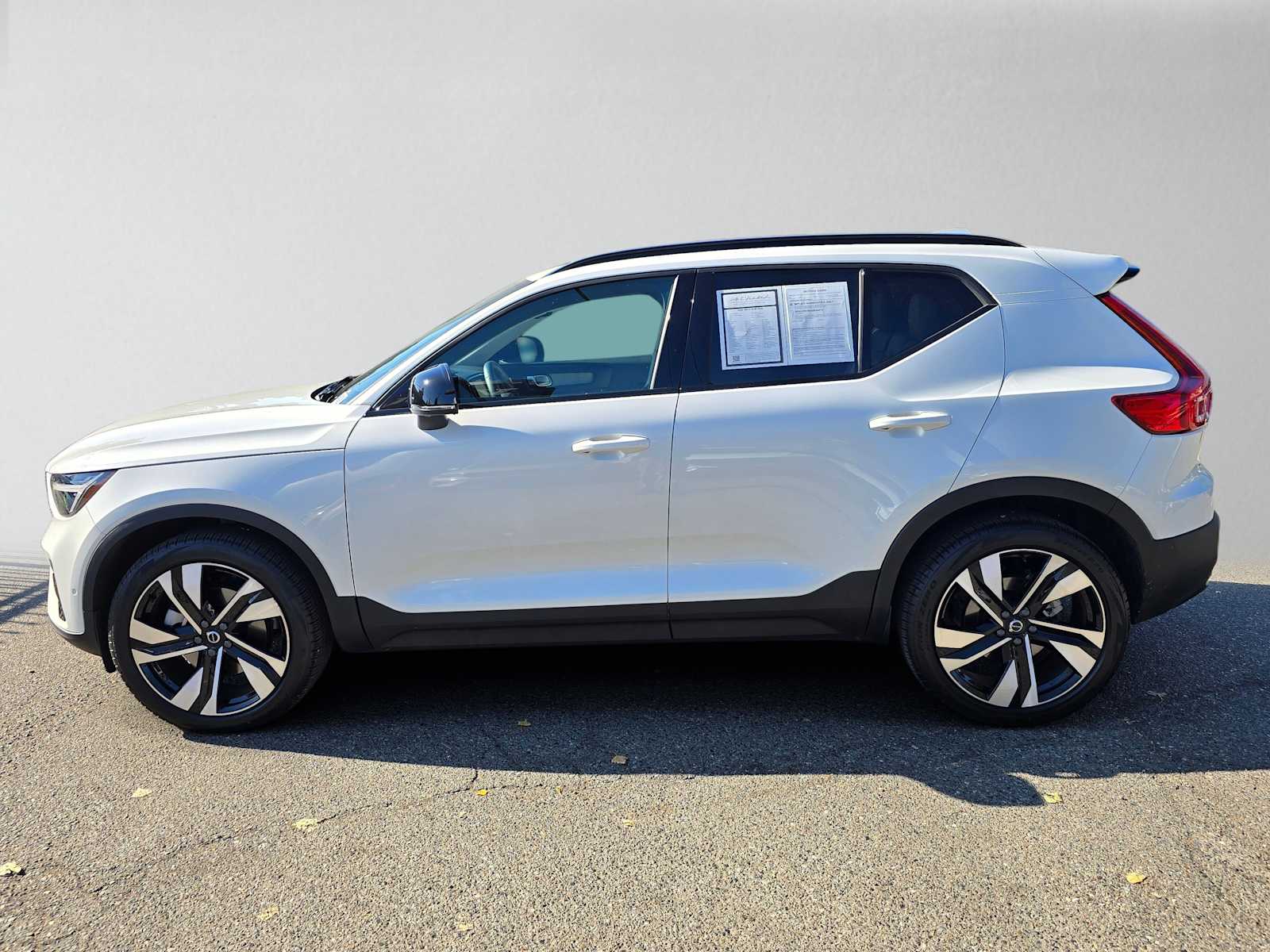 2026 Volvo XC40 Plus - Photo 6