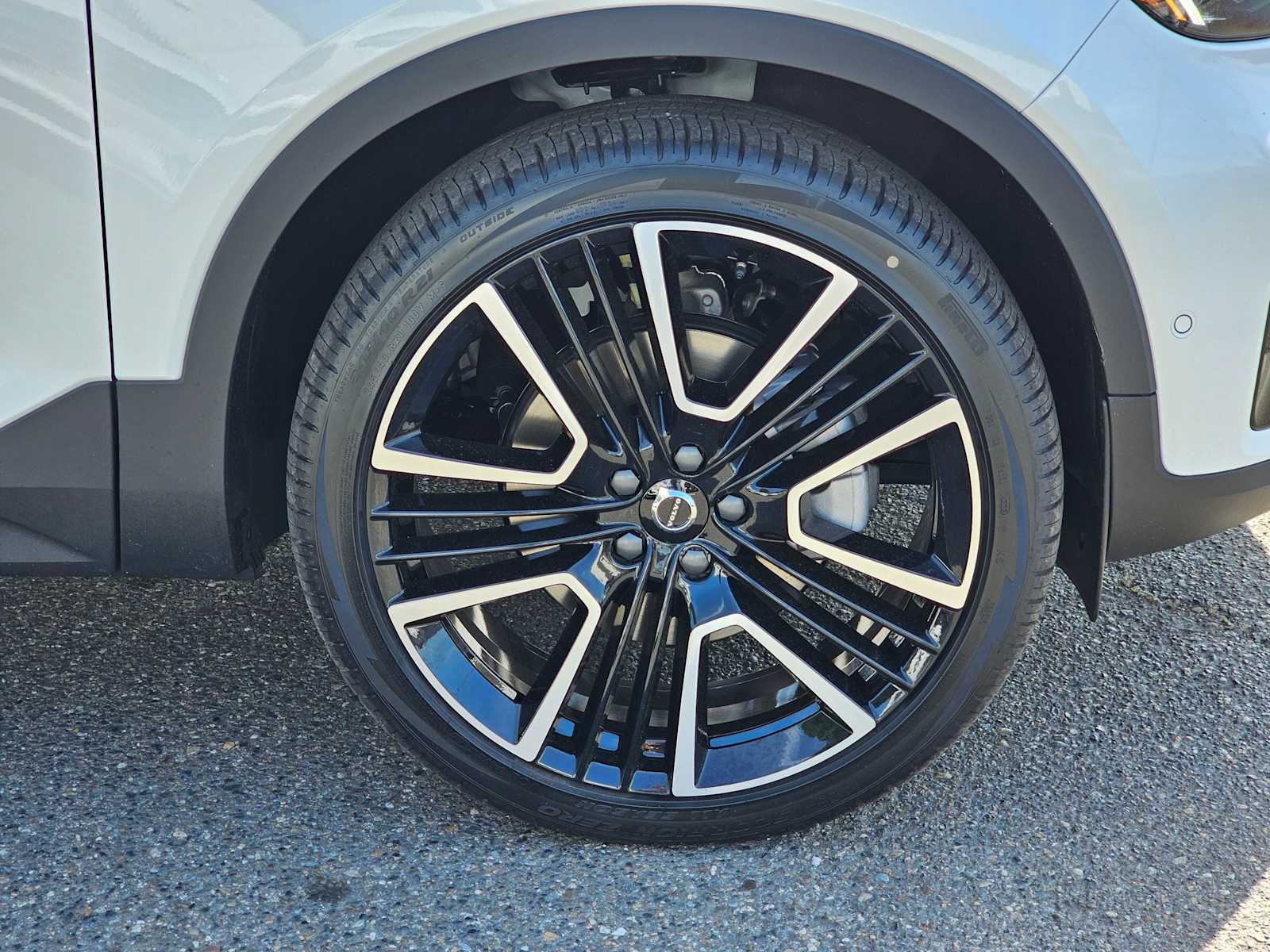 2025 Volvo XC40 Ultra - Photo 9