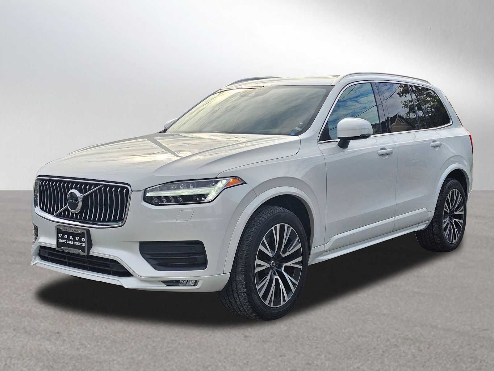2022 Volvo XC90 T5 AWD Momentum photo 3
