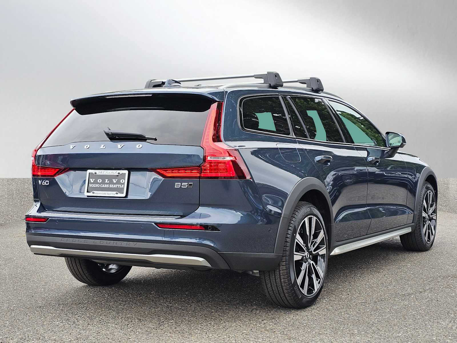 2026 Volvo V60 Cross Country B5 photo 2