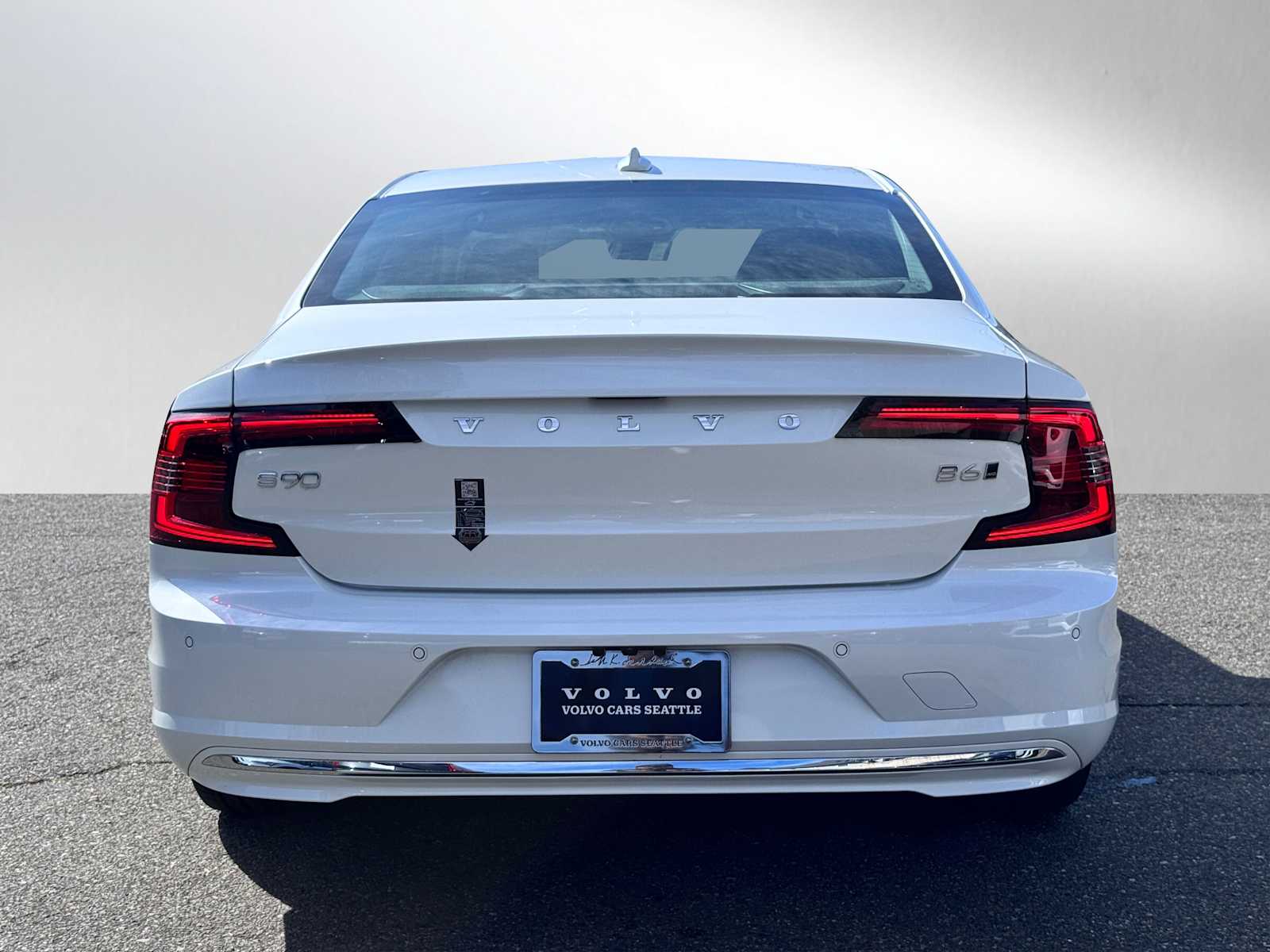 2025 Volvo S90 photo 4
