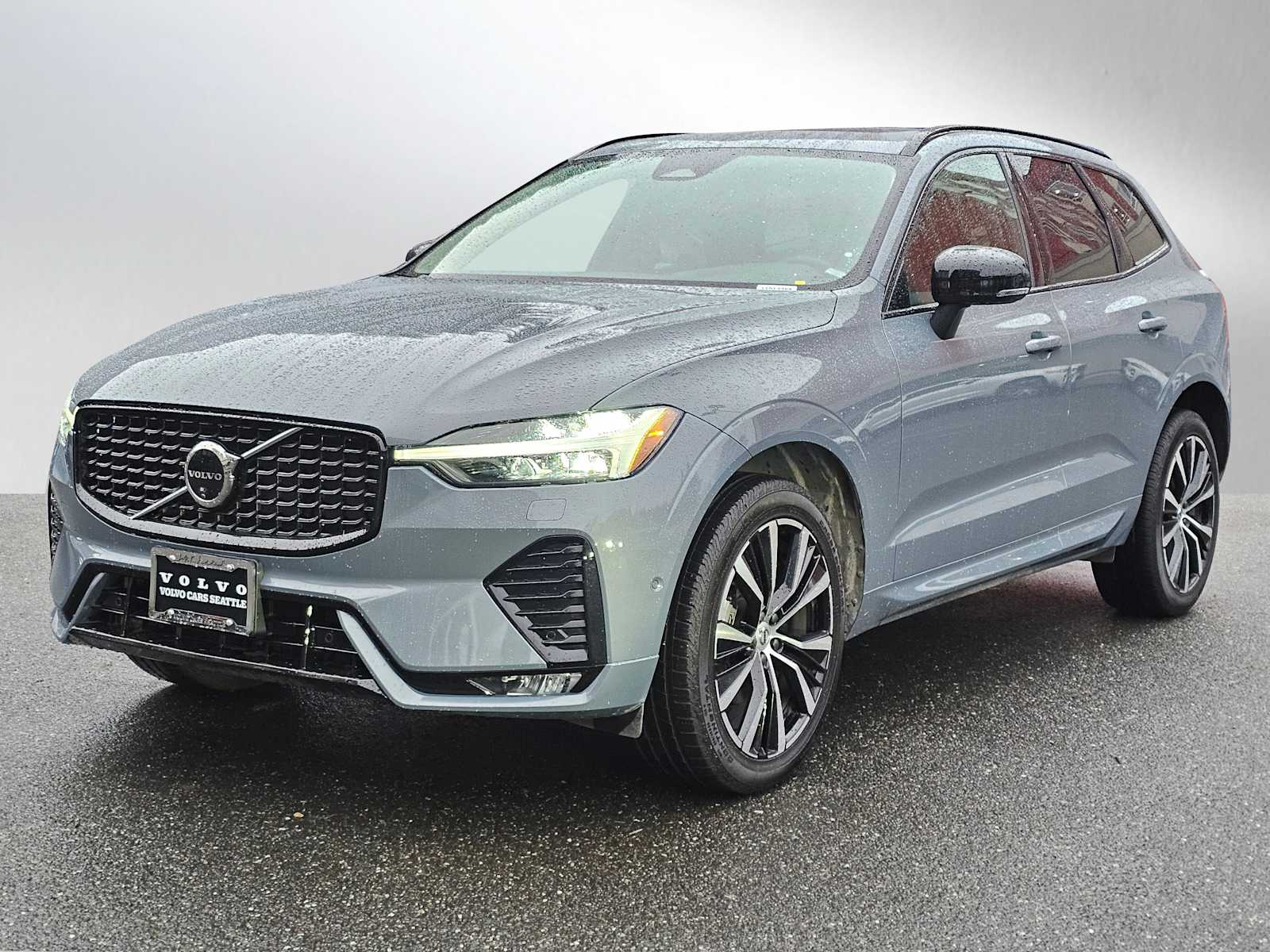 2024 Volvo XC60 B5 Plus photo 3