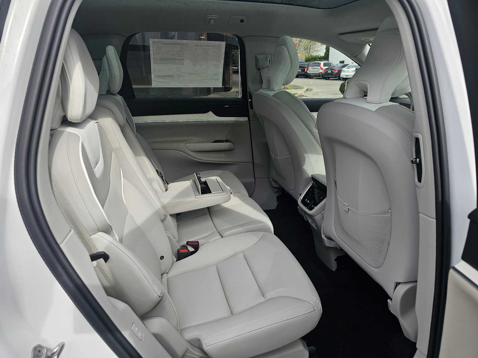 2025 Volvo EX90 Ultra - Photo 14