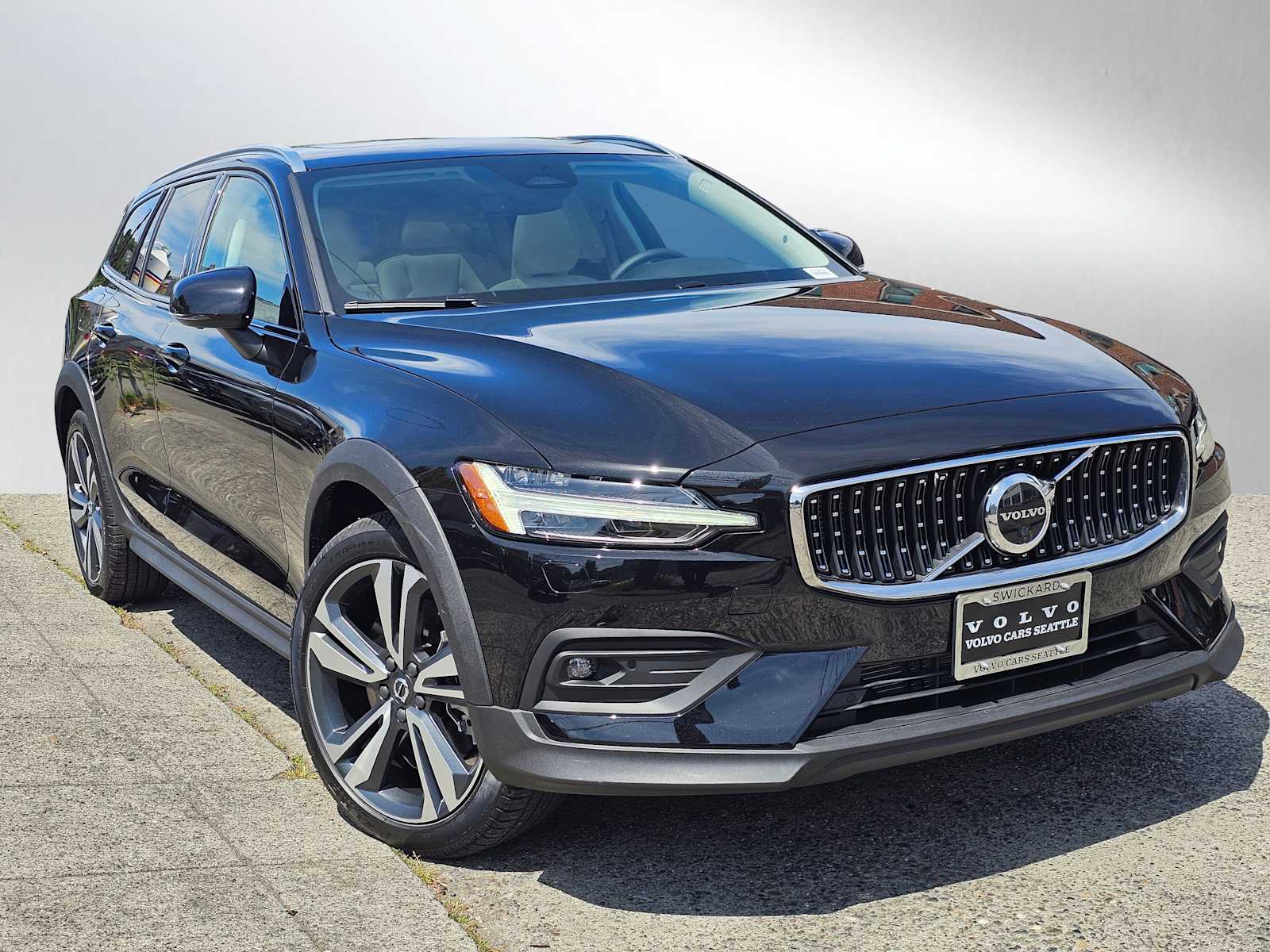2026 Volvo V60 Cross Country B5 Plus AWD's photo