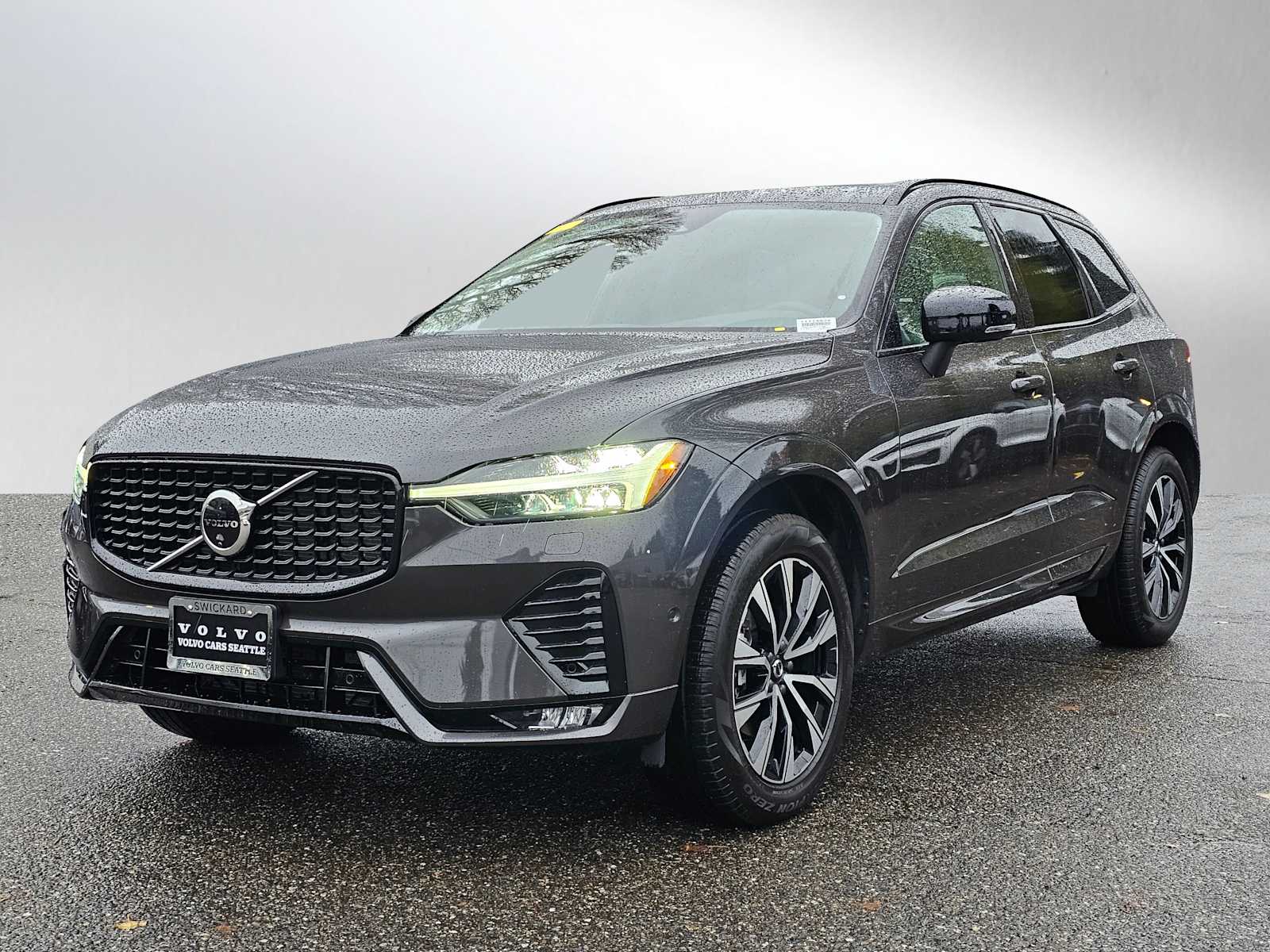 2025 Volvo XC60 B5 Plus photo 3