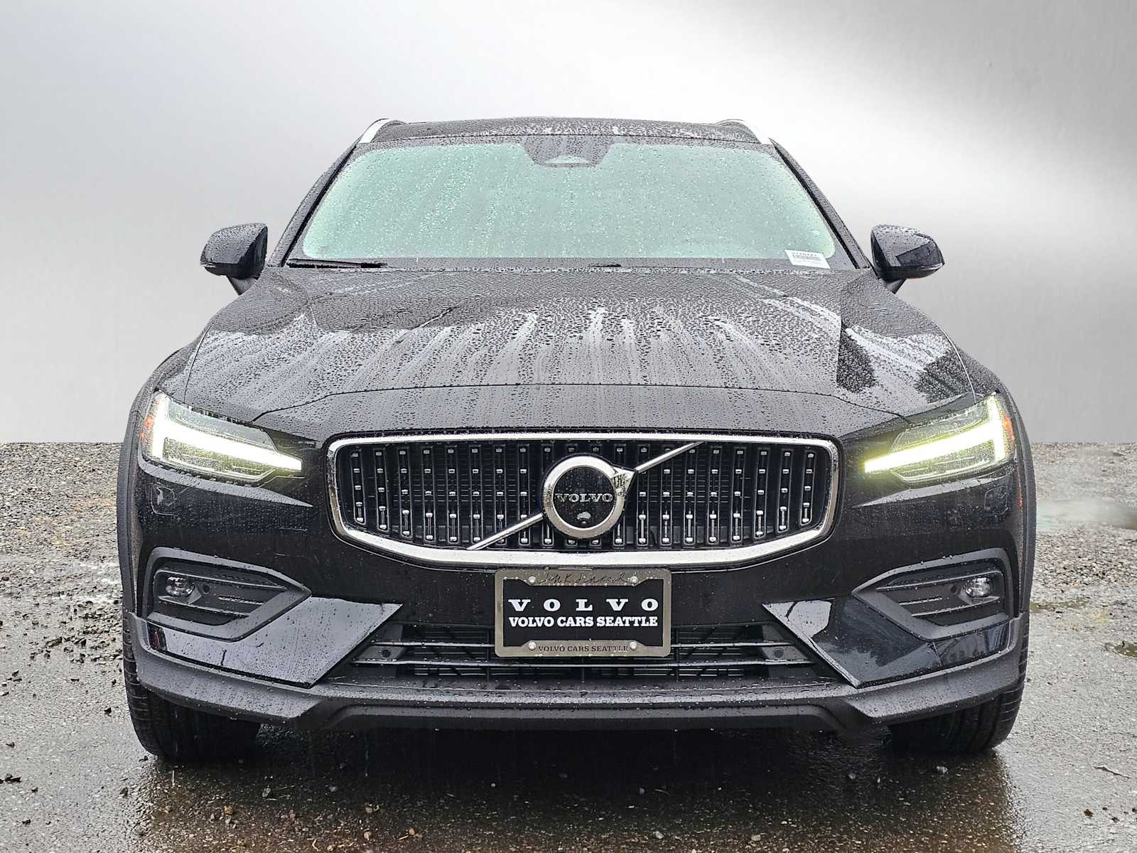 2026 Volvo V60 Cross Country B5 Plus photo 2