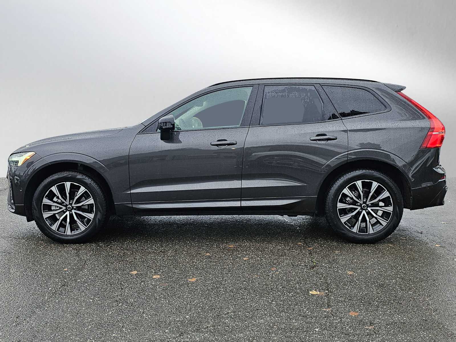 2025 Volvo XC60 B5 Plus photo 4