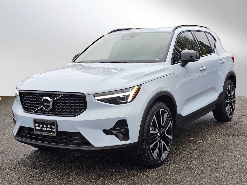 New 2026 Volvo XC40 B5 Ultra SUV