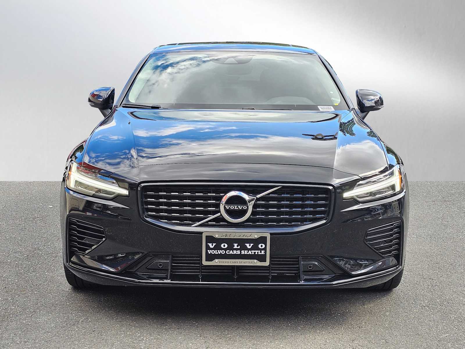 2022 Volvo S60 Recharge T8 R-Design Expression photo 2
