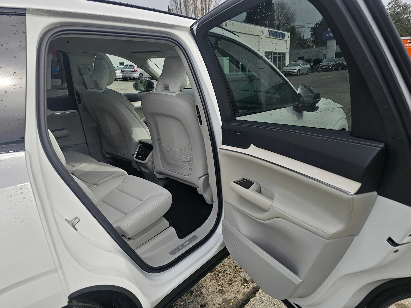 2025 Volvo EX90 Ultra - Photo 13