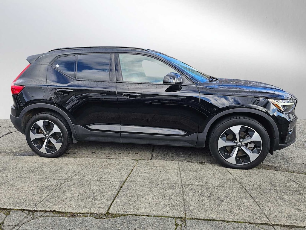 Certified 2025 Volvo XC40 B5 Plus Dark Theme SUV