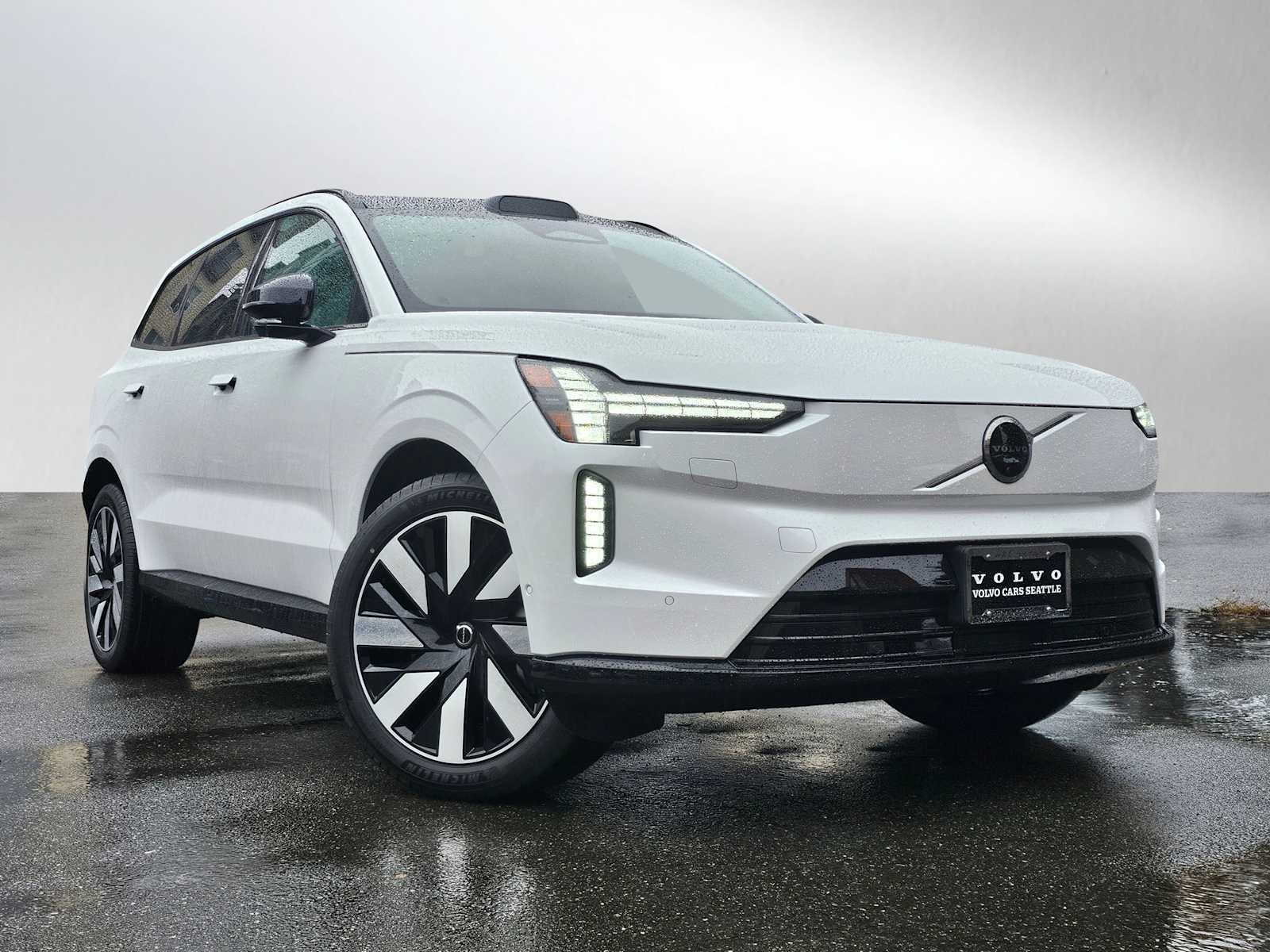 2025 Volvo EX90 Plus's photo