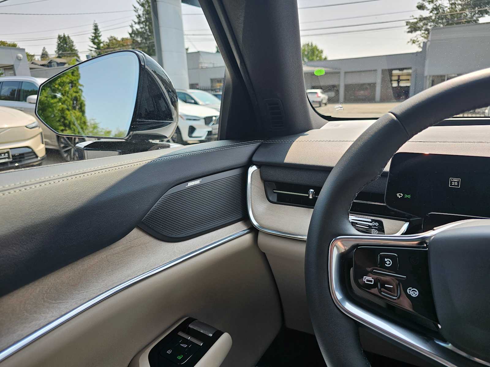2025 Volvo EX90 Plus - Photo 28