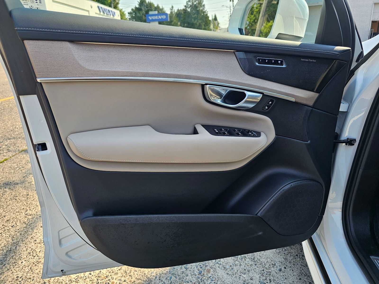 2026 Volvo XC90 Plus - Photo 25
