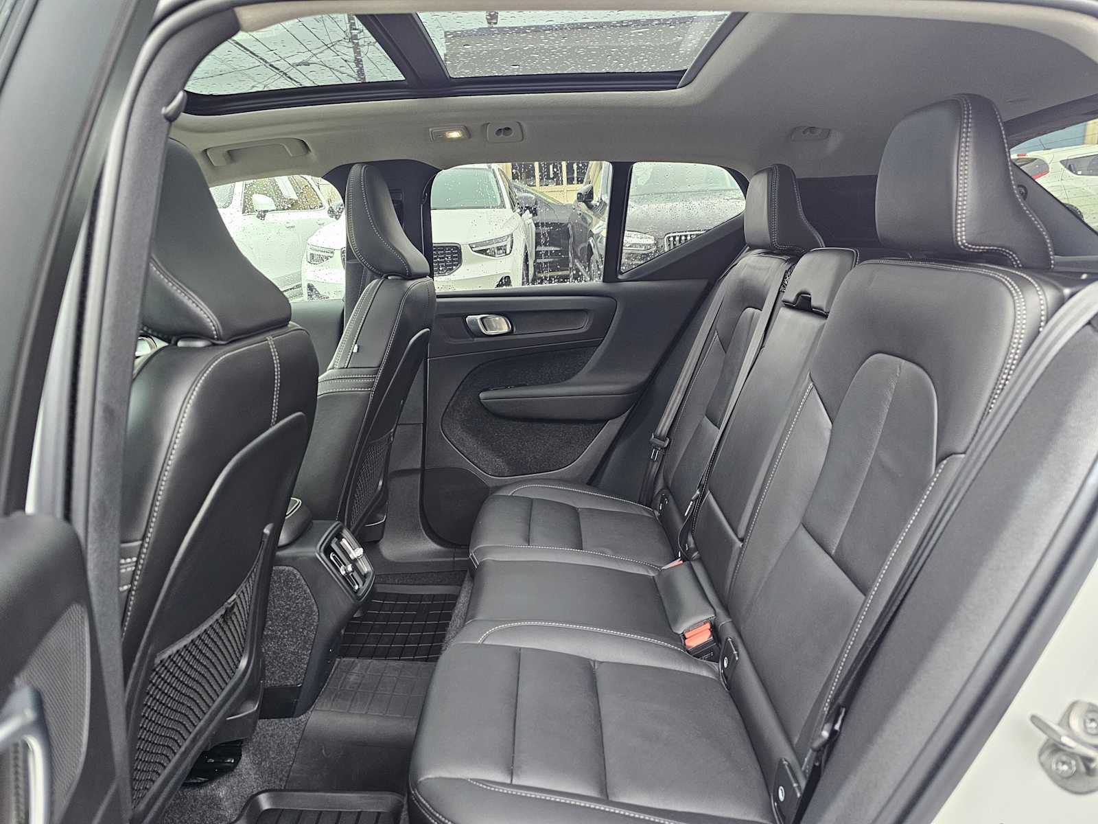 2025 Volvo XC40 Core - Photo 19