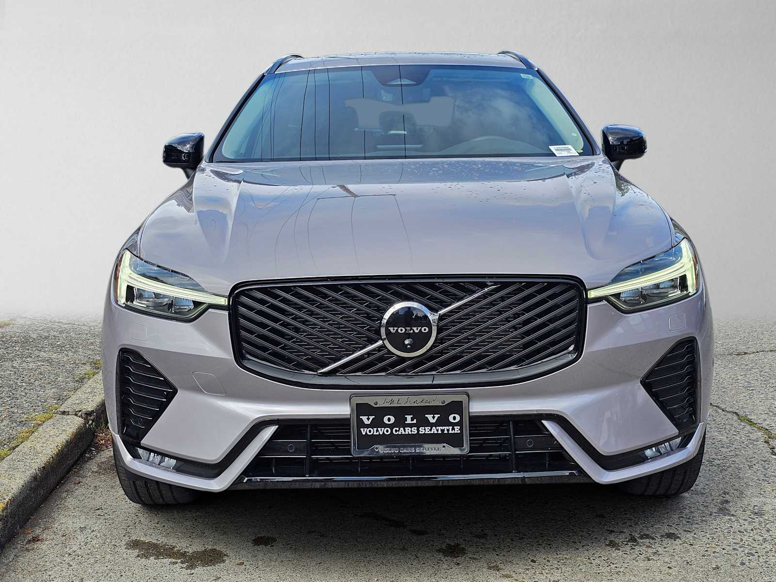 2026 Volvo XC60 Plus - Photo 8