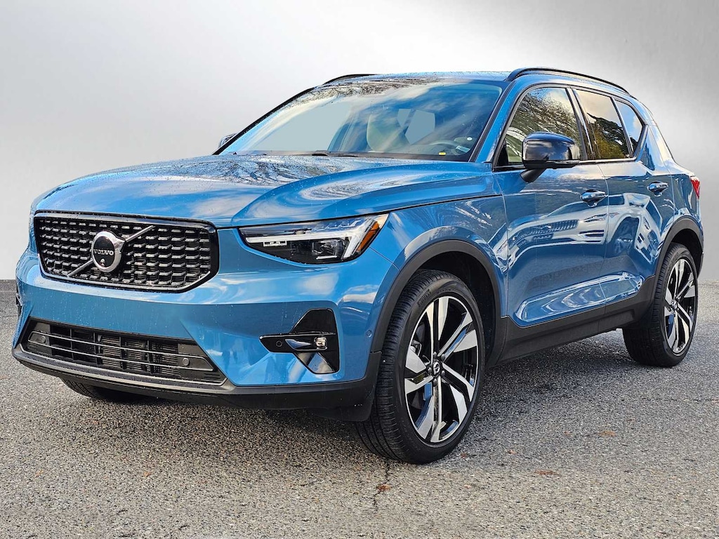 Certified 2024 Volvo XC40 B5 Plus Dark SUV
