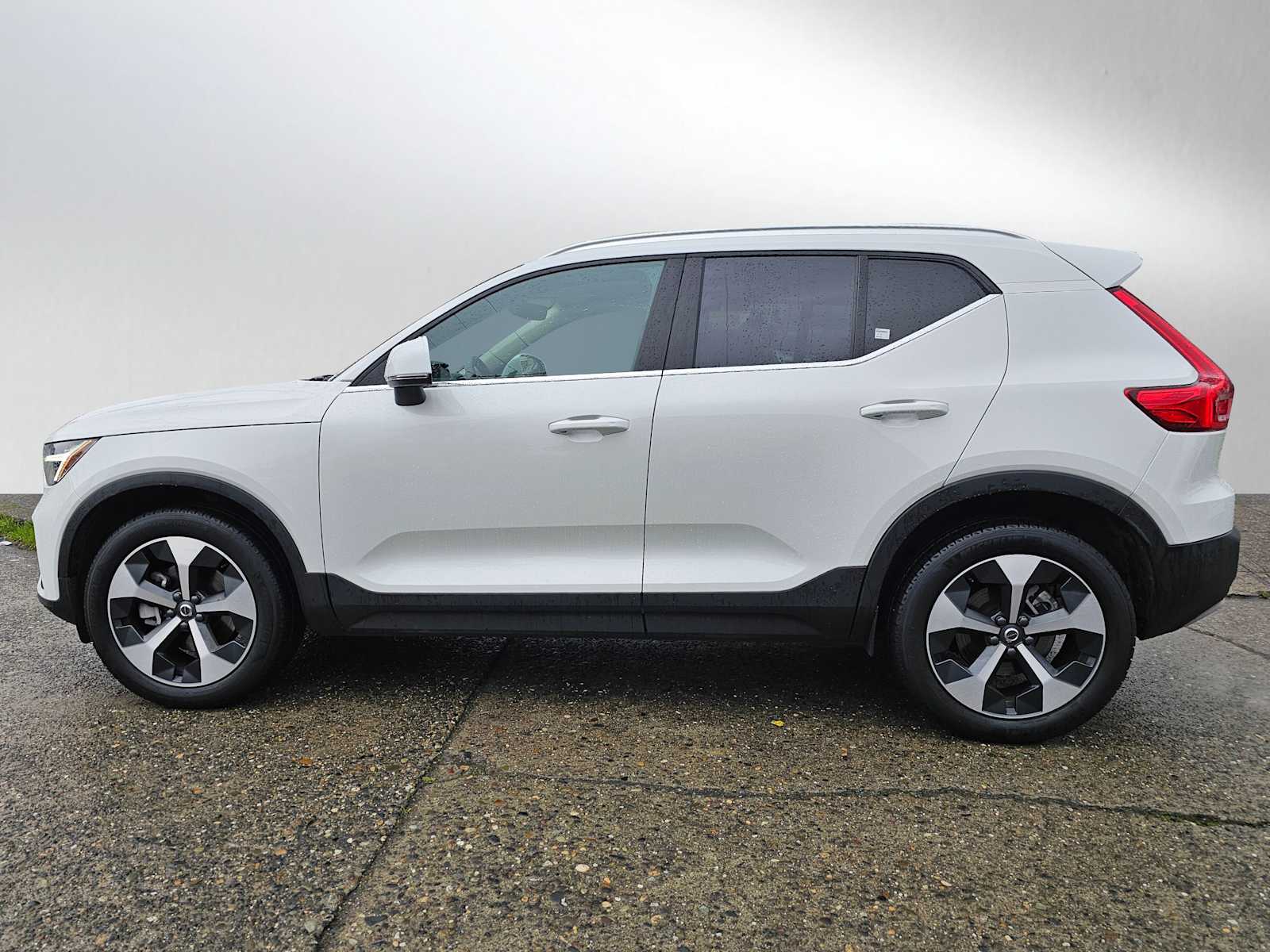 2025 Volvo XC40 Core - Photo 6