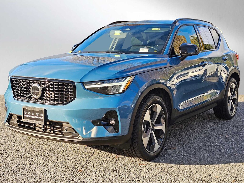 Certified 2025 Volvo XC40 B5 Plus Dark Theme SUV
