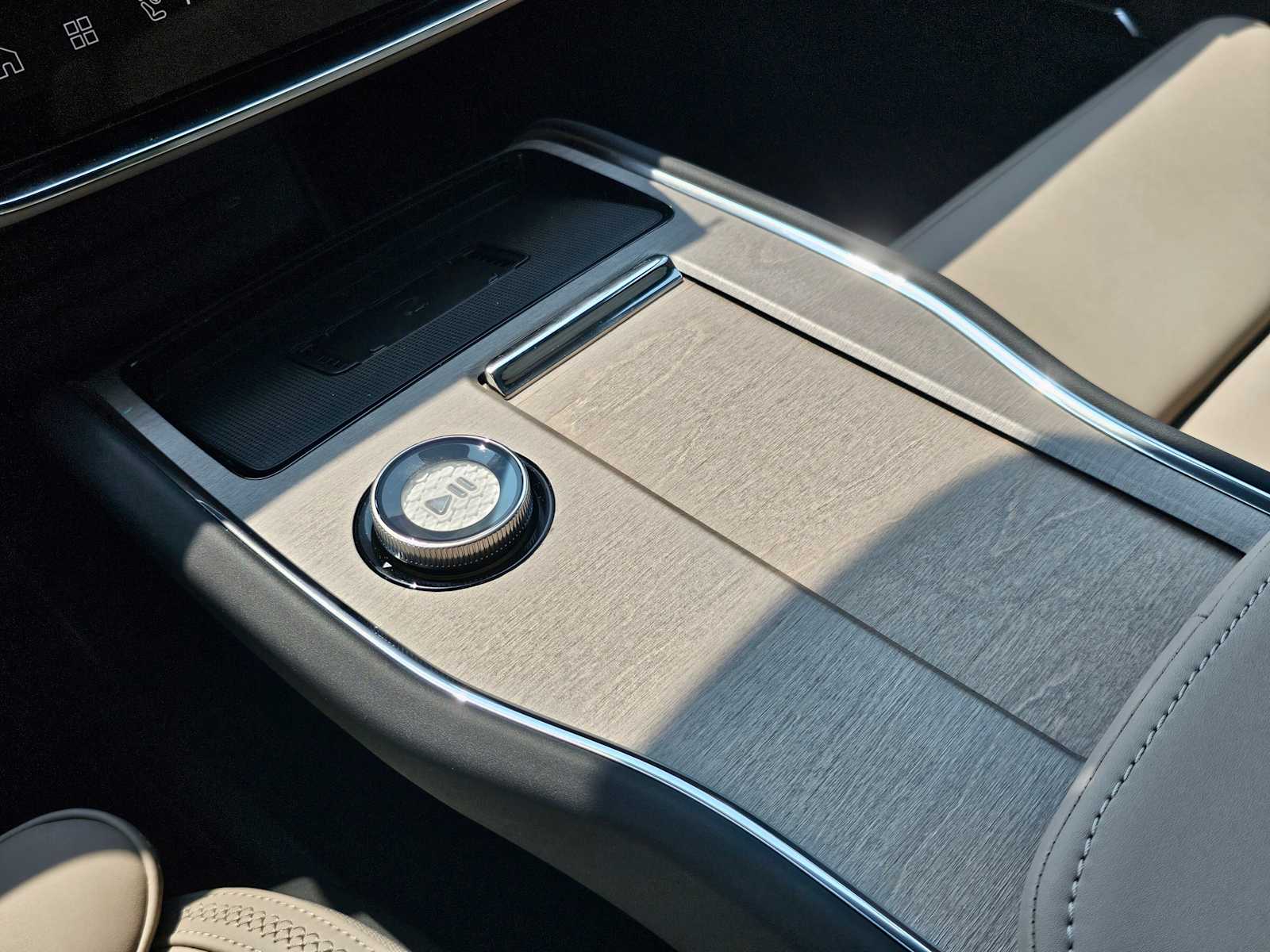 2025 Volvo EX90 Plus - Photo 25