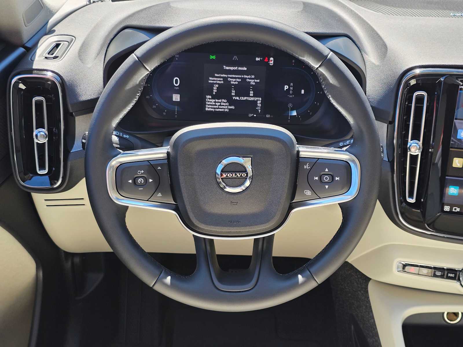 2025 Volvo XC40 Ultra - Photo 19