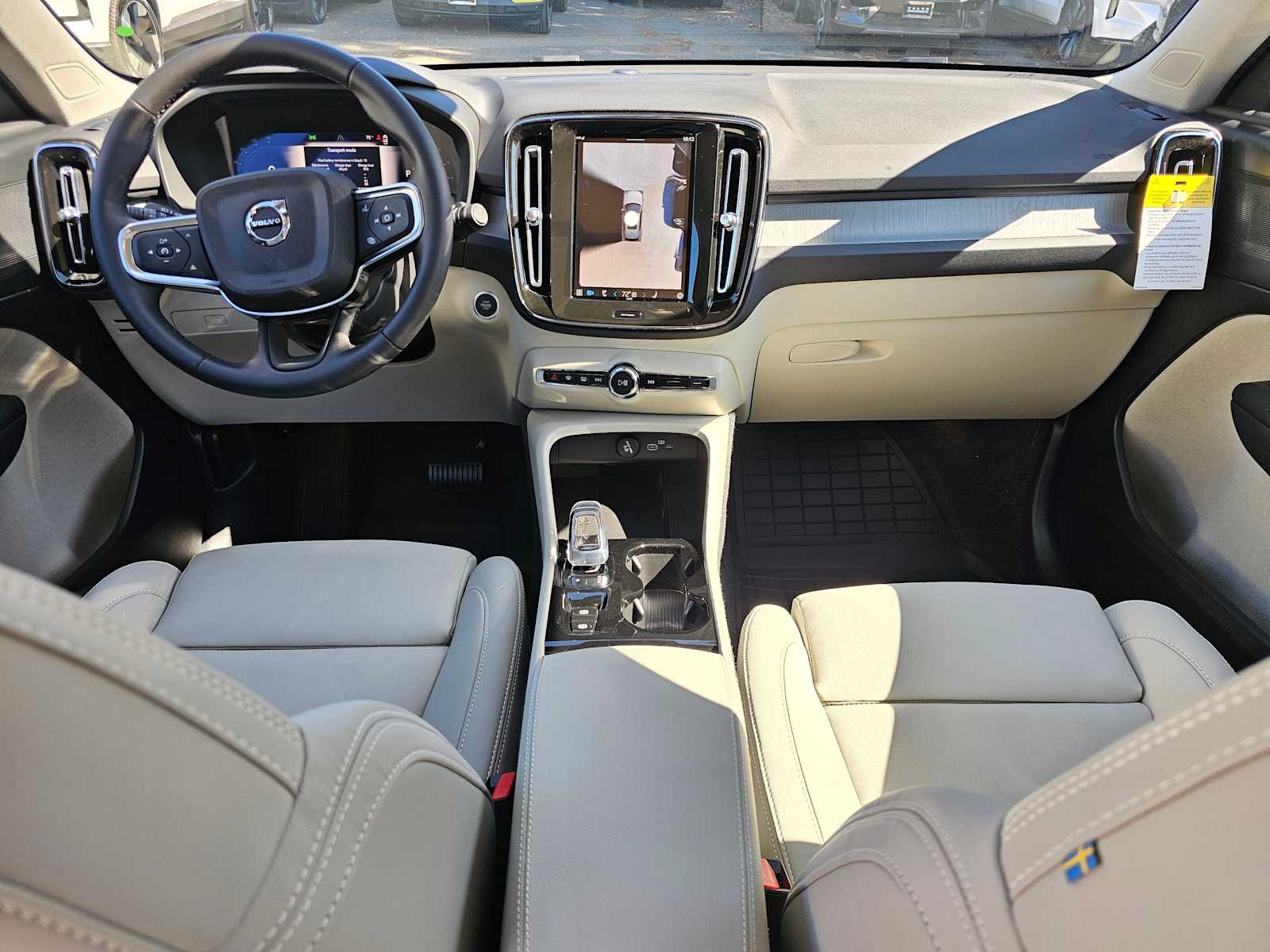 2025 Volvo XC40 Plus - Photo 17