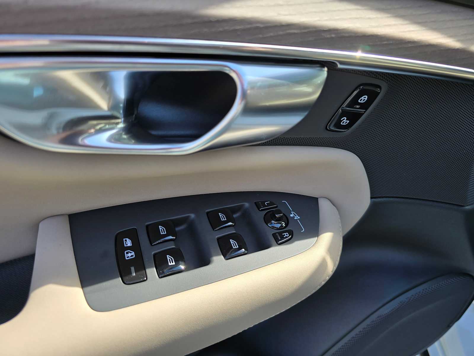 2026 Volvo XC90 Plus - Photo 24