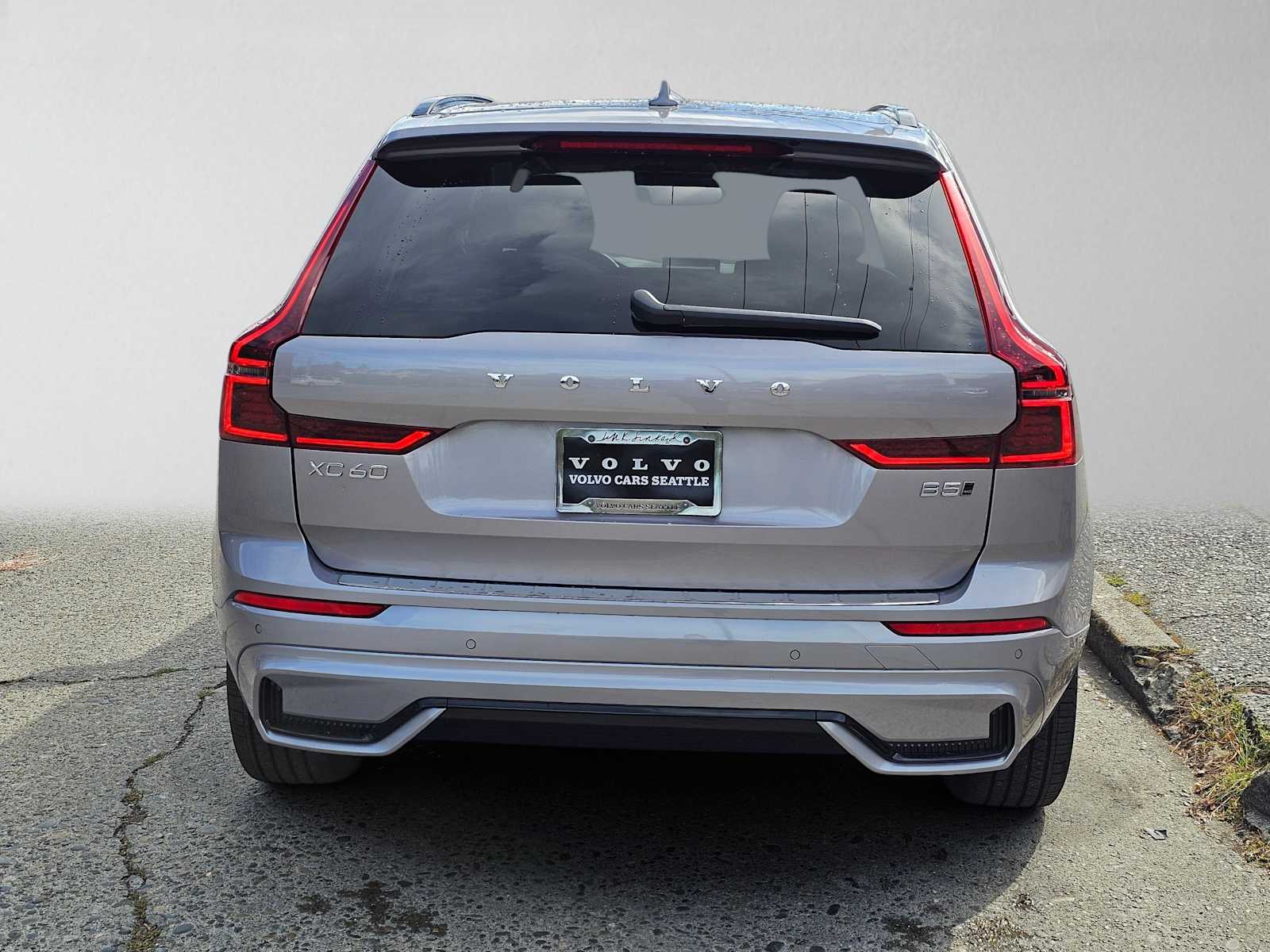 2026 Volvo XC60 Plus - Photo 4