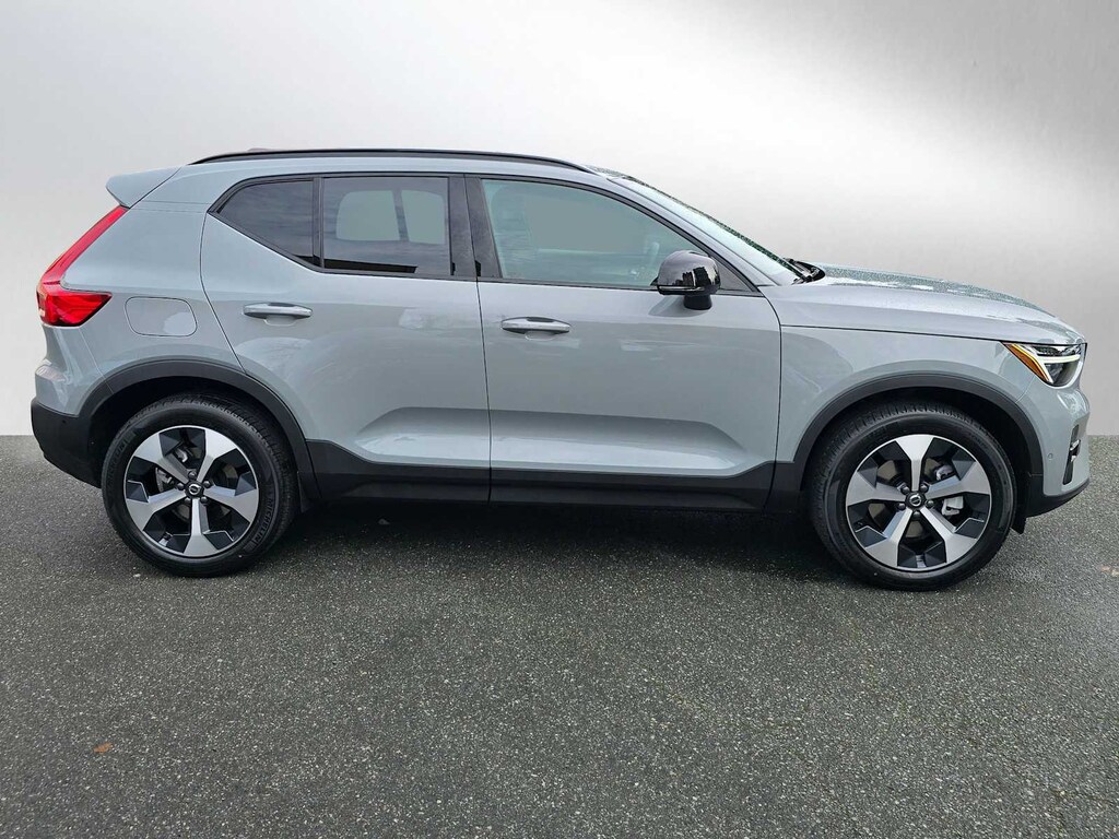New 2026 Volvo XC40 B5 Plus SUV