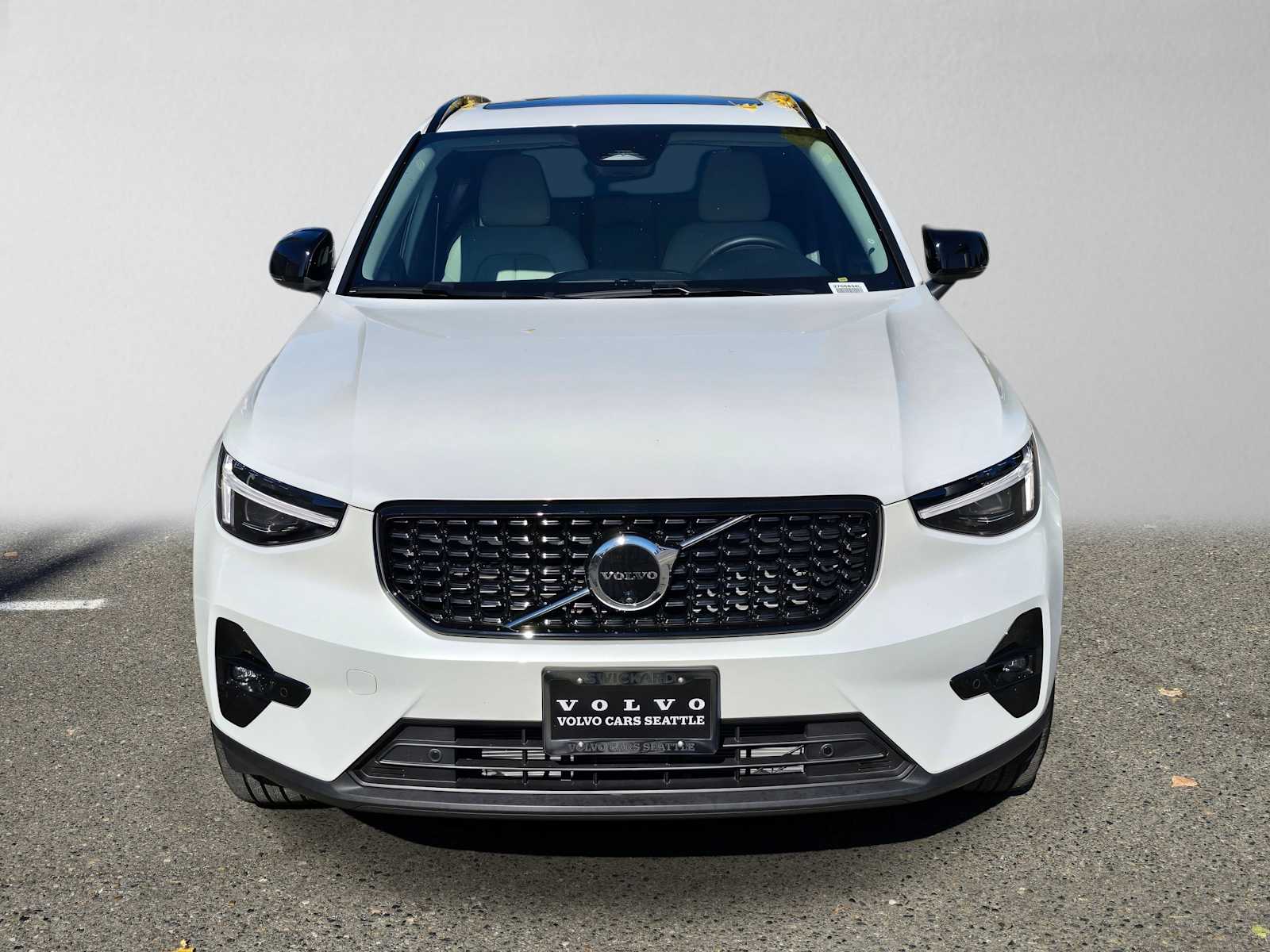 2026 Volvo XC40 Plus - Photo 8
