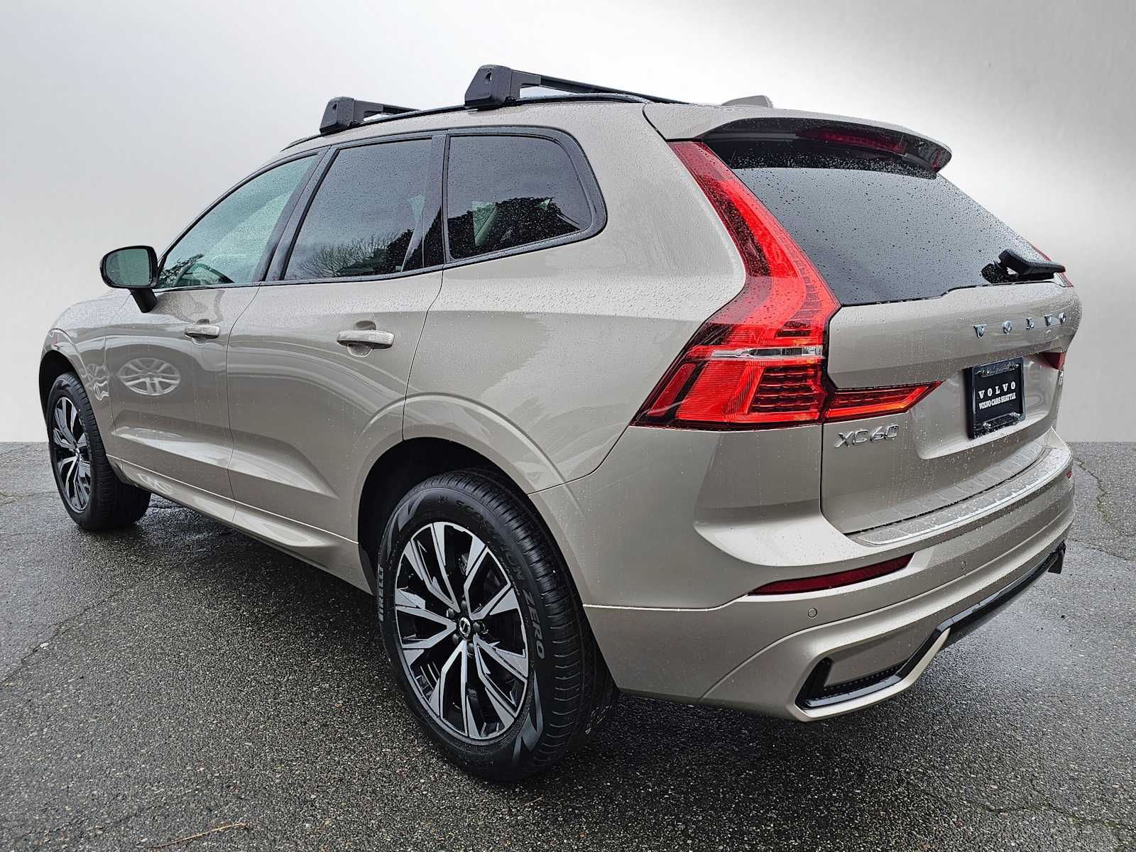 2025 Volvo XC60 B5 Core photo 3