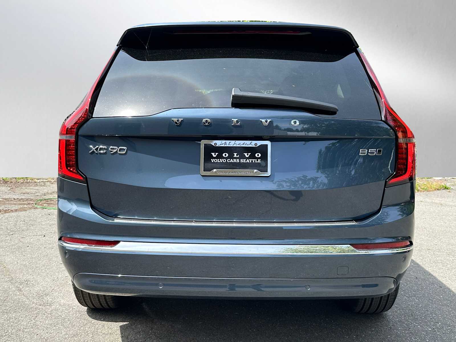 2025 Volvo XC90 B5 Core photo 4